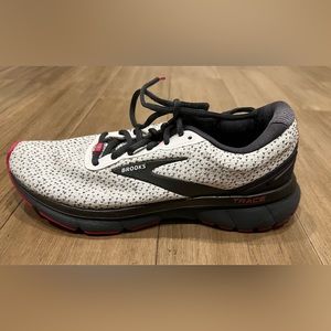 Women Brooks 7.5
